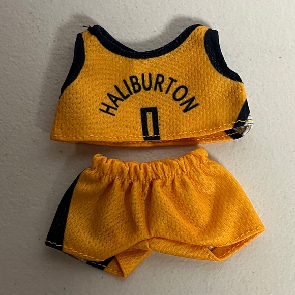Indiana Pacers 0 Jersey Sneakers 2 Piece Outfit For Labubu Basketball Yellow - Picture 2 of 5